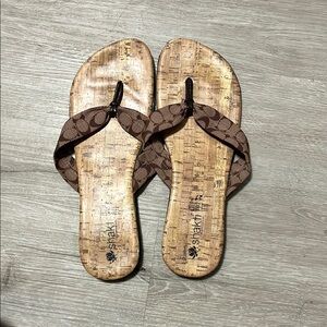Brown Sandals with Cork-Like Texture and Y-Shape Straps